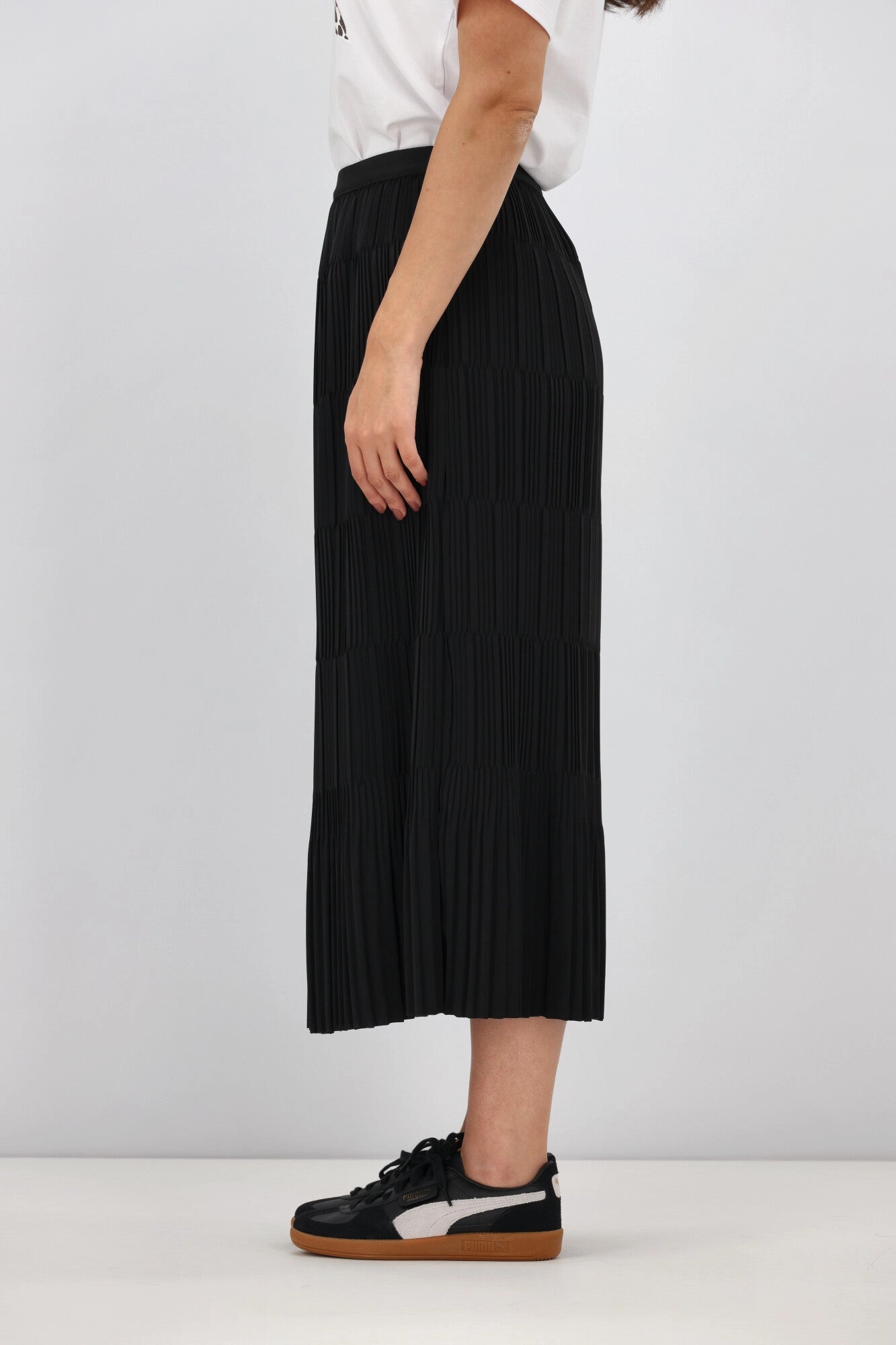 Gloss the Label Ricco Pleated Skirt Black