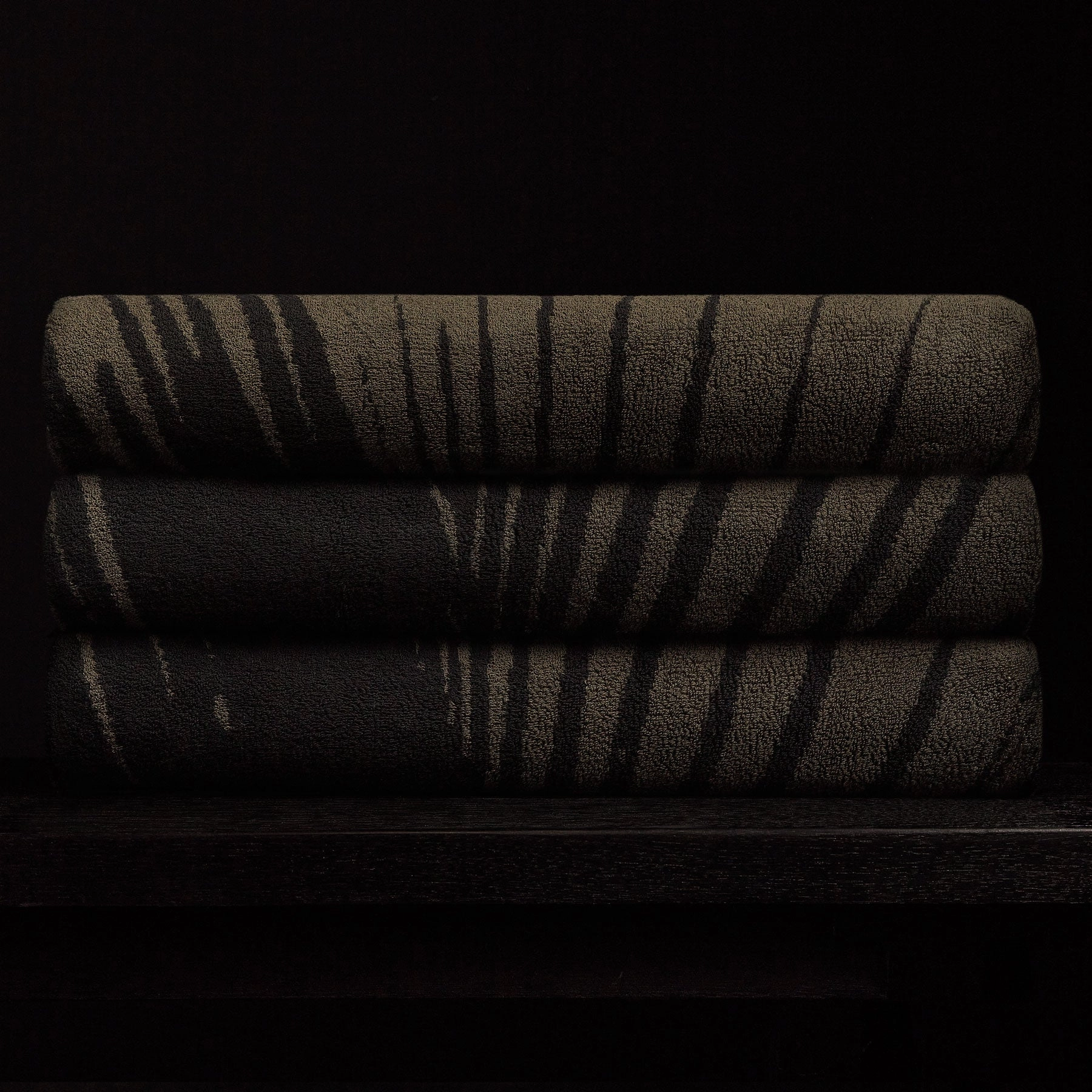 Palm Frond Beach Towel - Palm/Black