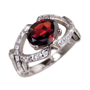 Rioja Garnet Ring